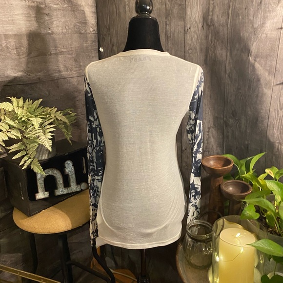 NWOT BAB Retro Fitted Tee With 90’s Print. Size M - Picture 2 of 3